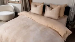 Kayori Asama dekbedovertrek