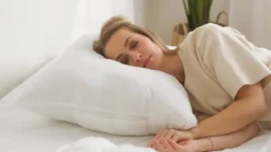 Snoozing Antibes synthetisch zacht hoofdkussen