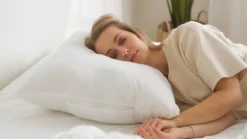 Snoozing Antibes synthetisch zacht hoofdkussen