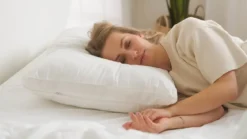 Snoozing Saint-Tropez synthetisch medium hoofdkussen