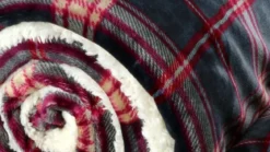 Unique Living Larsson fleece plaid