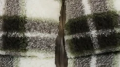 Unique Living Tris fleece plaid